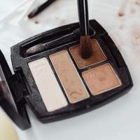 Radiant Hues Eyeshadow Palette